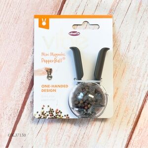 ‼️CLEARANCE SALE‼️ Vibe by Chef’n Mini Magnetic Pepper Ball Grinder NEW